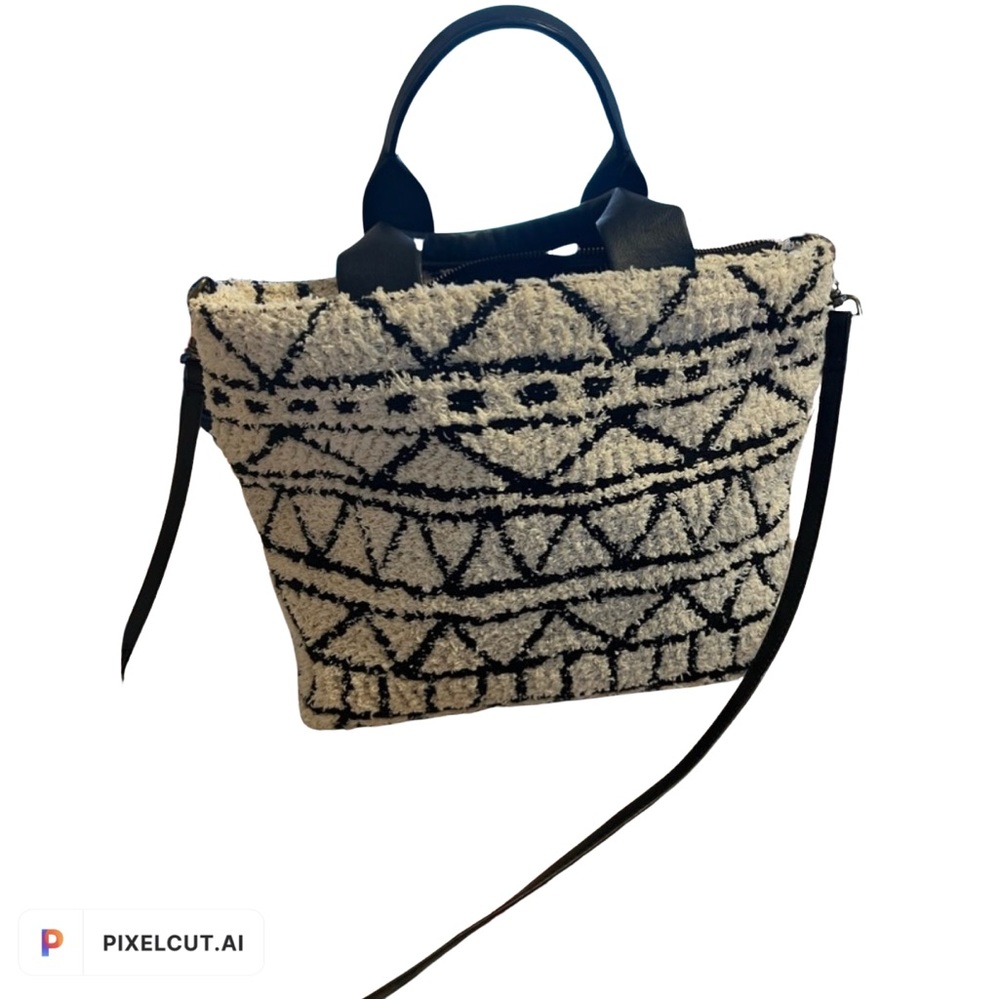UNIVERSAL THREAD AZTEC BAG
